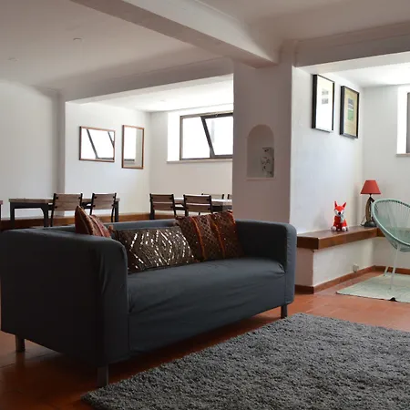 Casa70 3* セトゥーバル